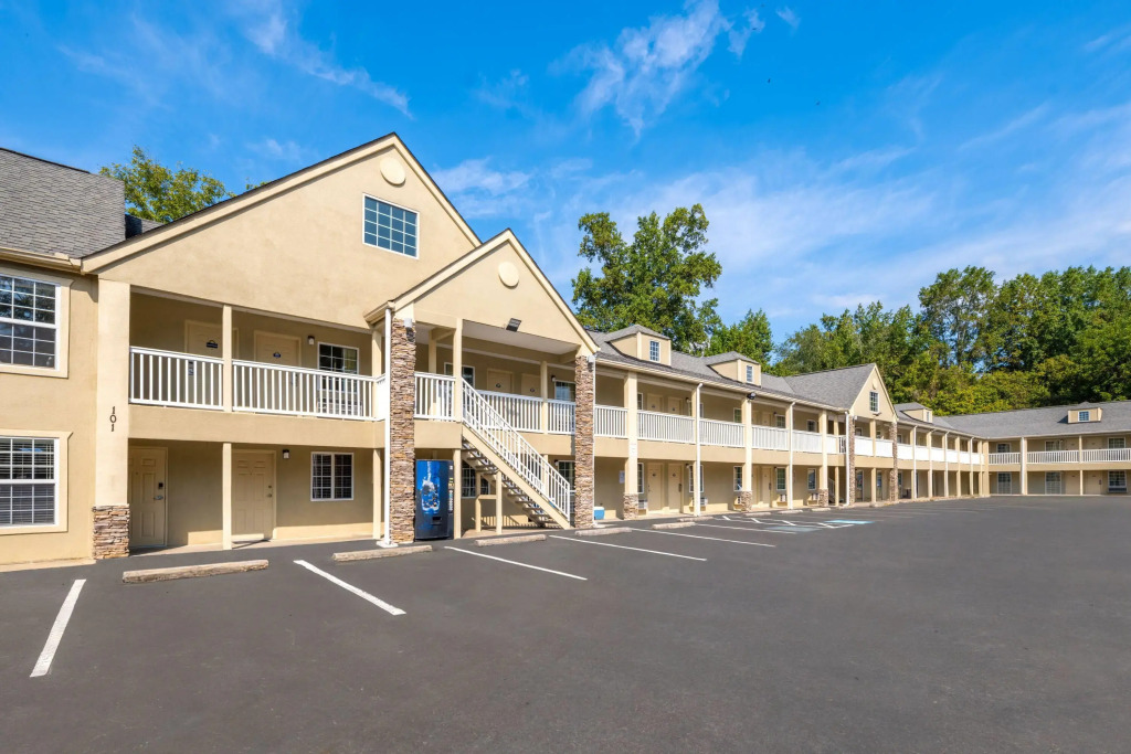 Days Inn by Wyndham Canton