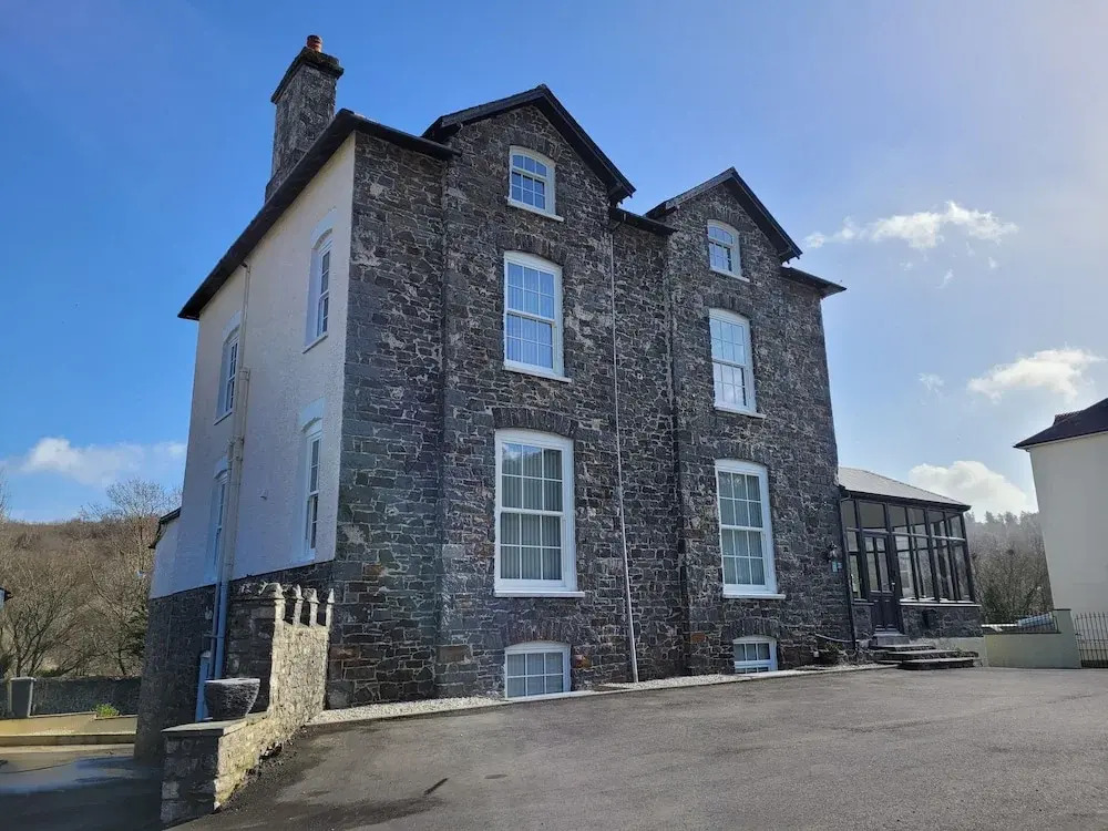 LLys Aeron "The Little Hotel"