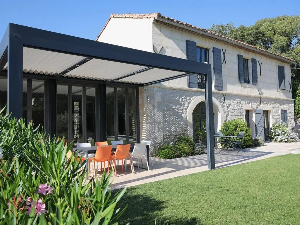 **Charmant Mas Rénové avec Piscine et Jardin au Cœur de la Provence!** - FR-1-599-17