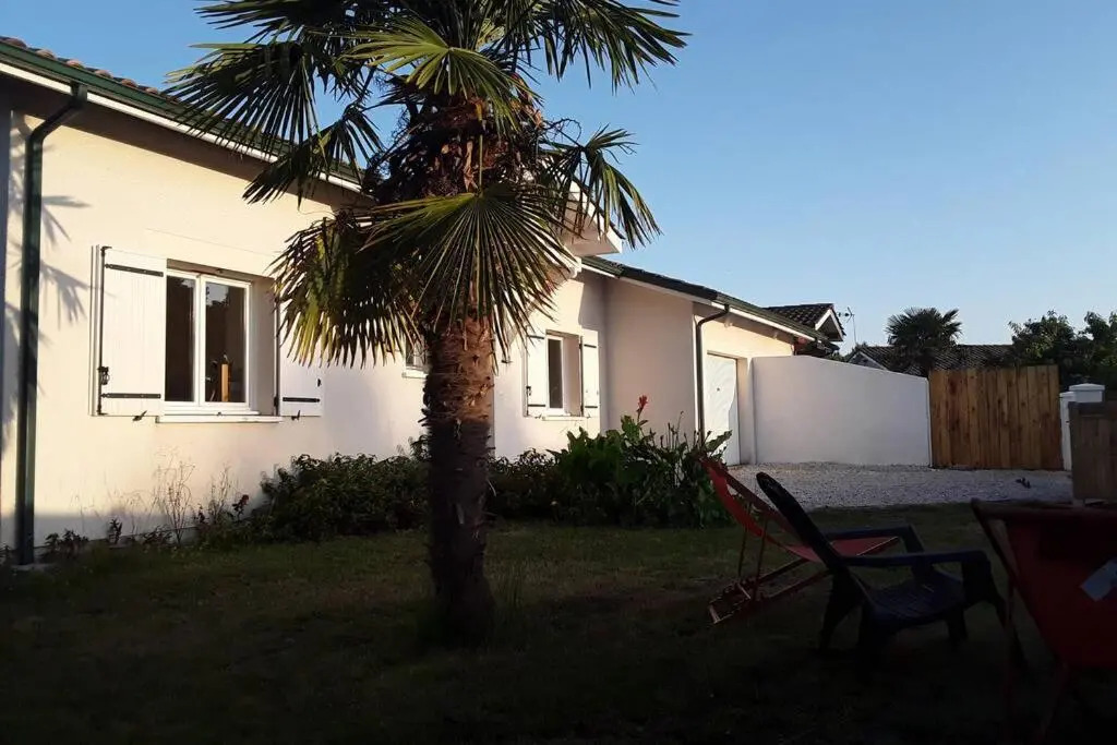 Paisible maison entre plages, lacs et bassin