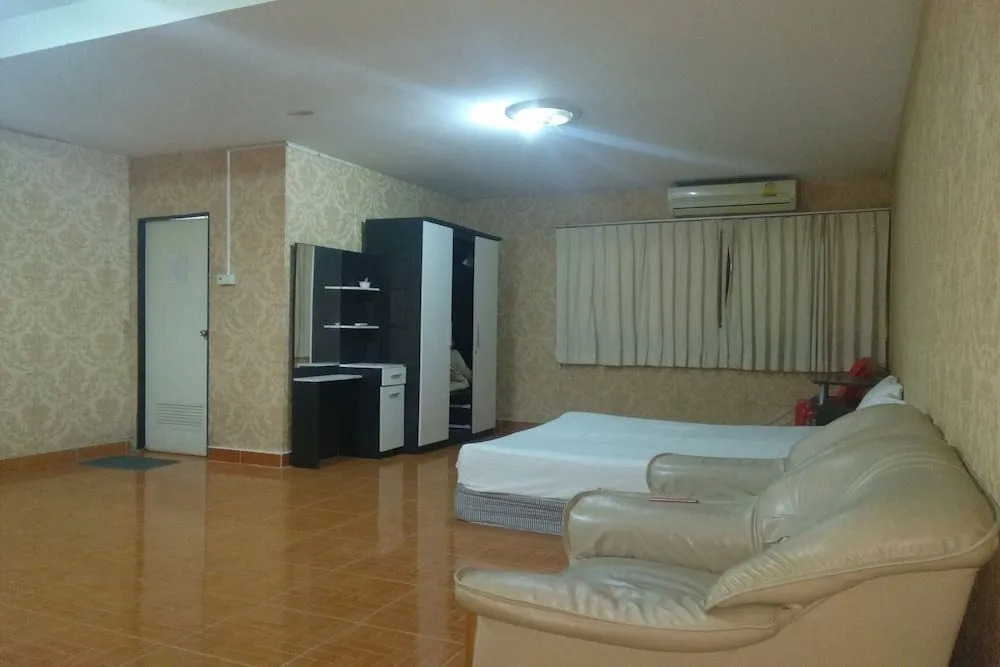 Oyo 75349 CozyRooms at South Pattaya