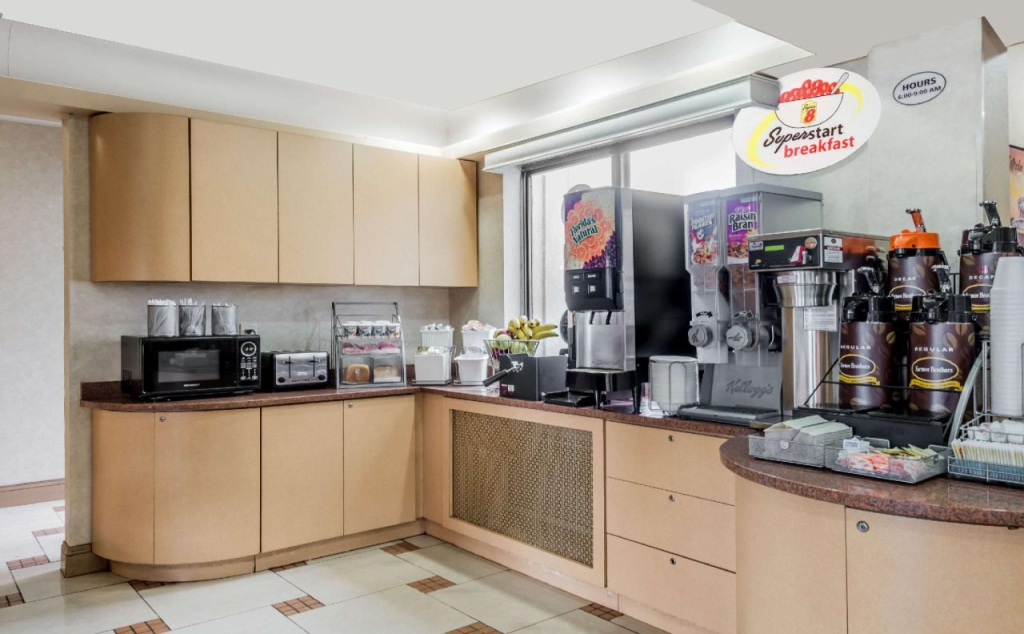 Super 8 by Wyndham Hartford