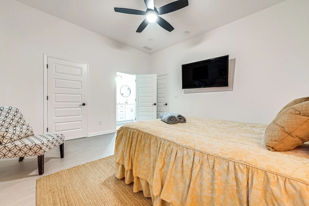 Walk to Downtown! Modern Hogansville Home w/ Patio