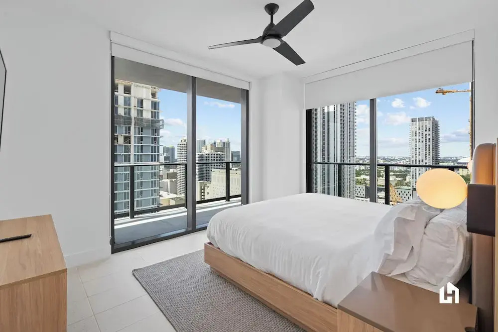 Stylish Apartments with Partial Ocean Views in Downtown