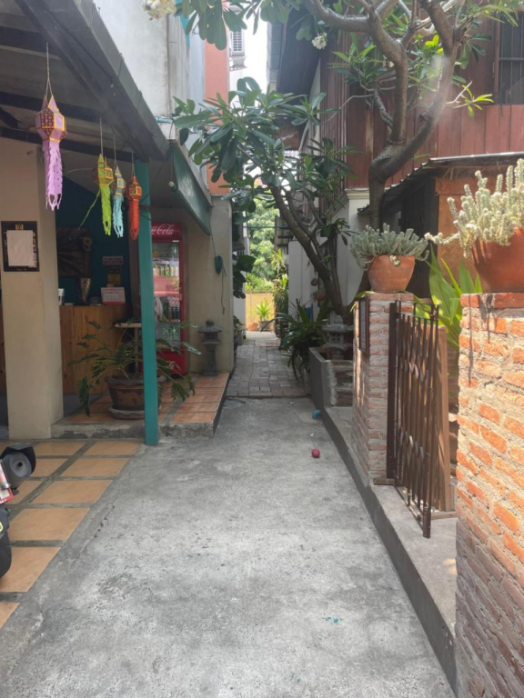 Yan Hostel Thapae Gate