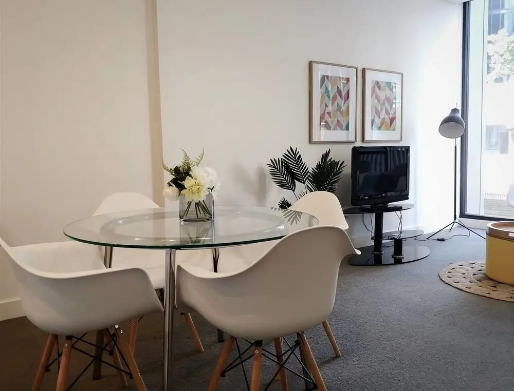 Luxury 1 Bedroom 1 Study With 1 Parking