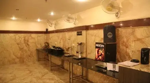OYO Premium WEA Karol Bagh 2