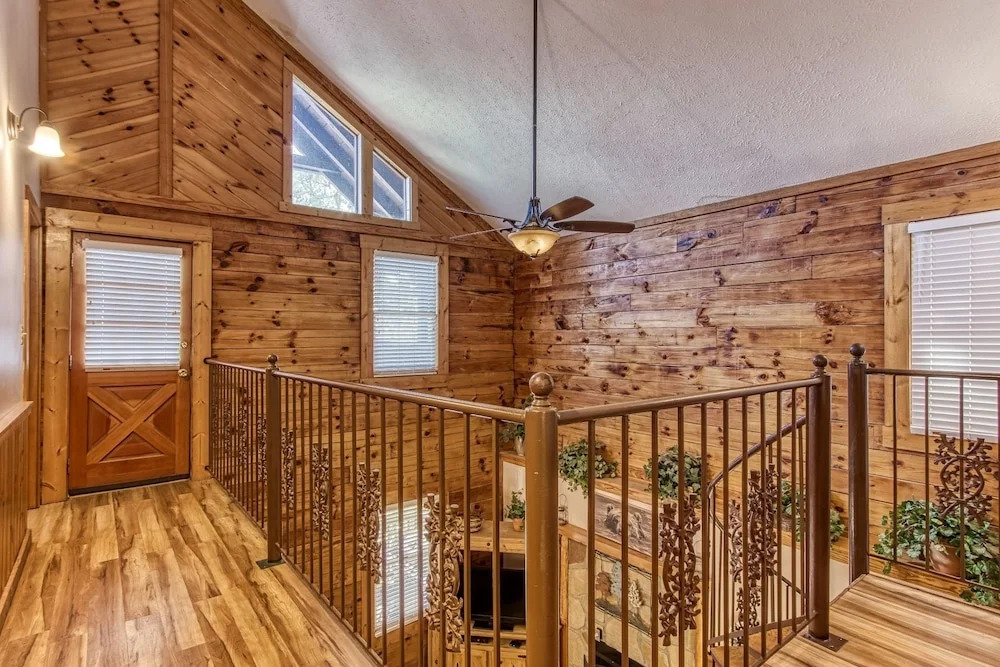ER15 - A Bears Life Great location - Close to town! cabin