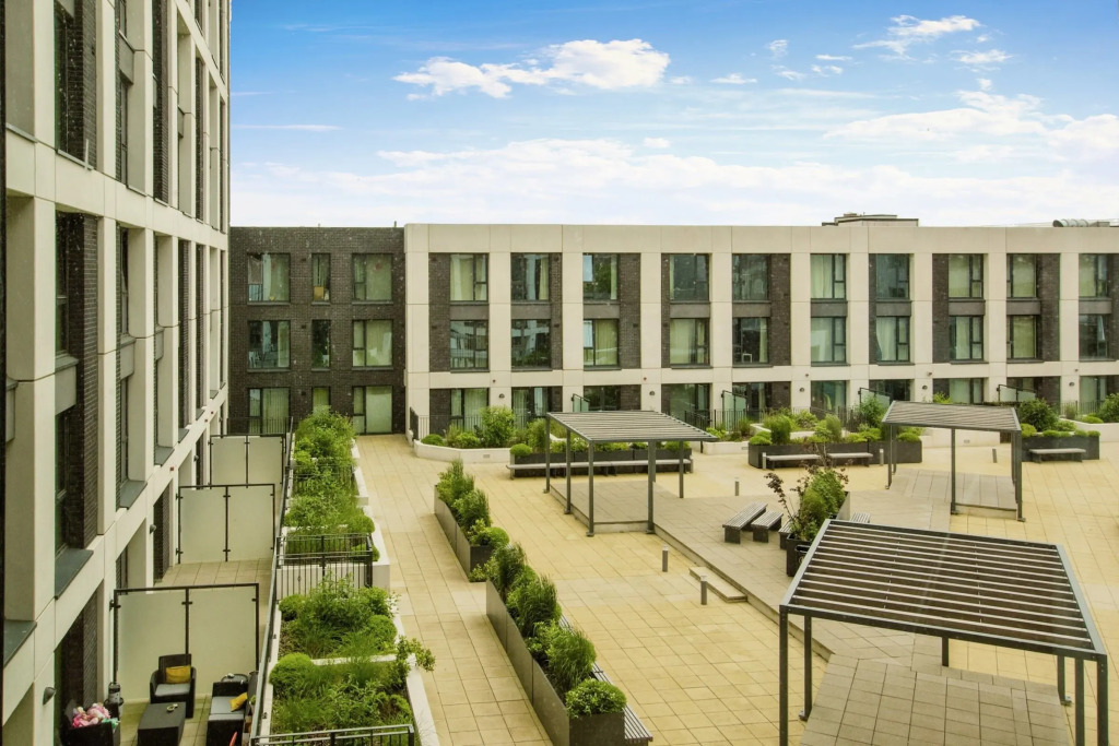 Sleek 6-Guest Apt at St  Martin s  Bham