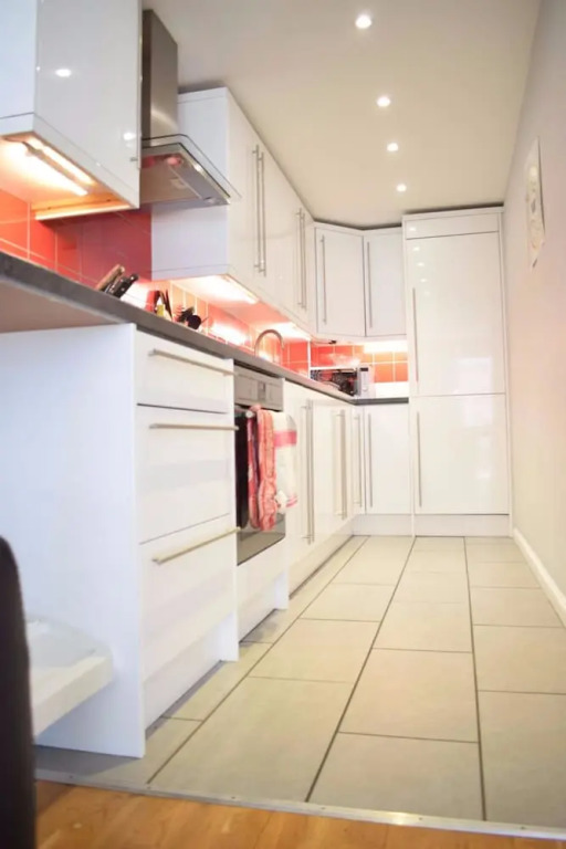 3 Bedroom Flat Near Whitechapel