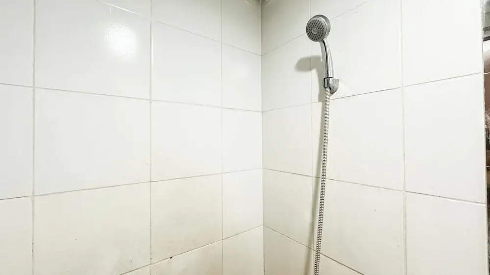 White Tone 1Br At Vittoria Residence Apartment