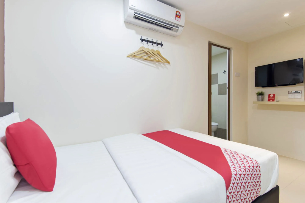 Super OYO 326 Tc Hotel