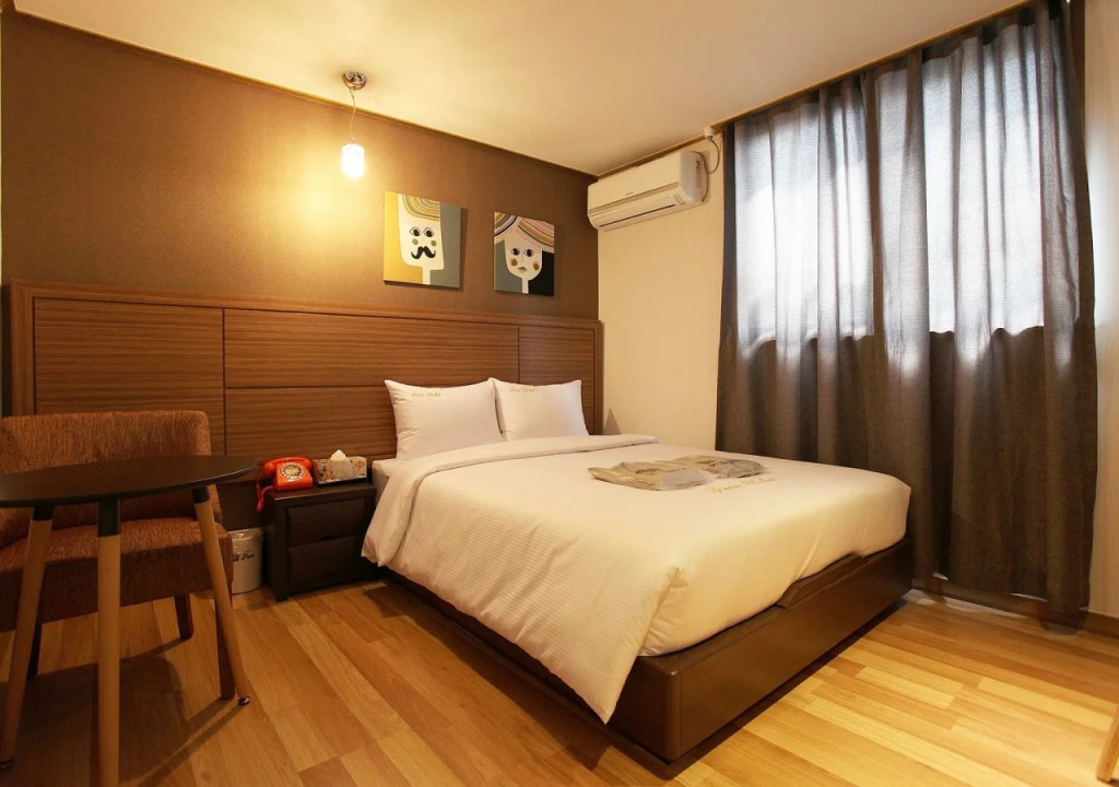 Free Hotel