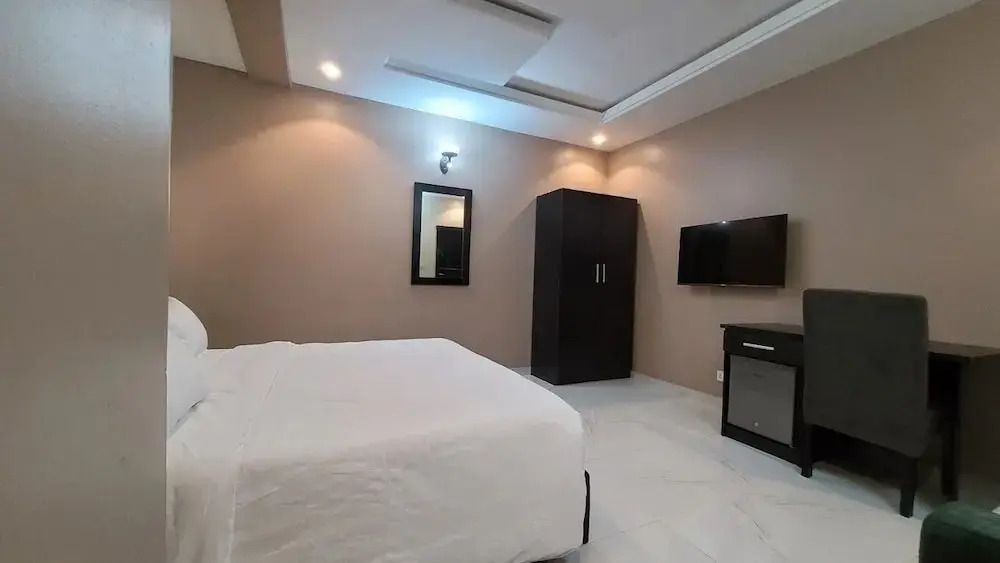 Riverview Hotel and Suites