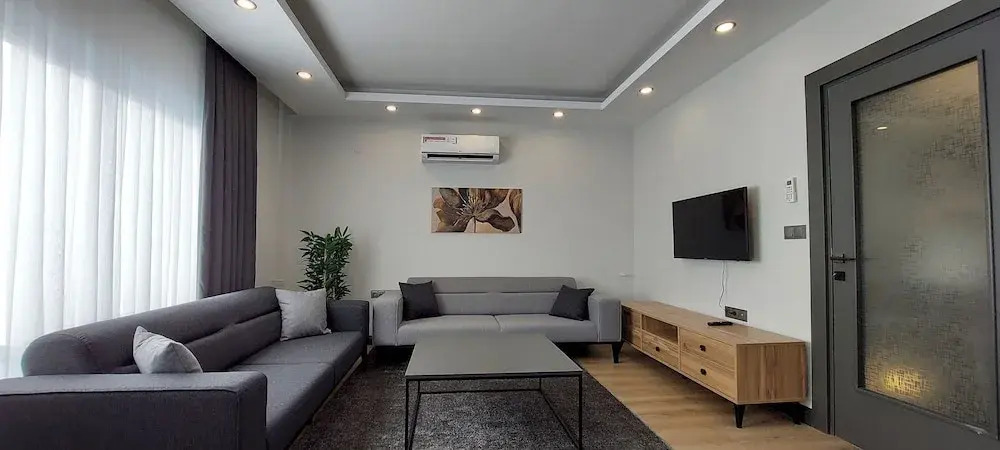 Professionally Maintained Spacious New Suites 5
