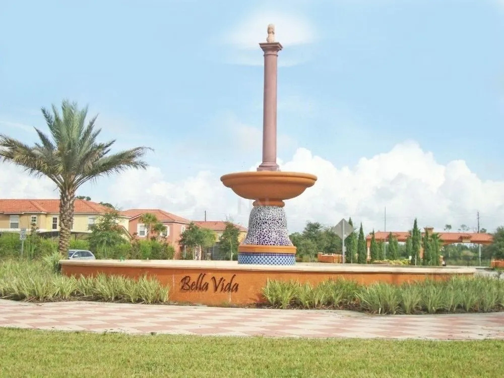 4BVT05LF51 Bella Vida Holiday Vacation Town Home by RedAwning