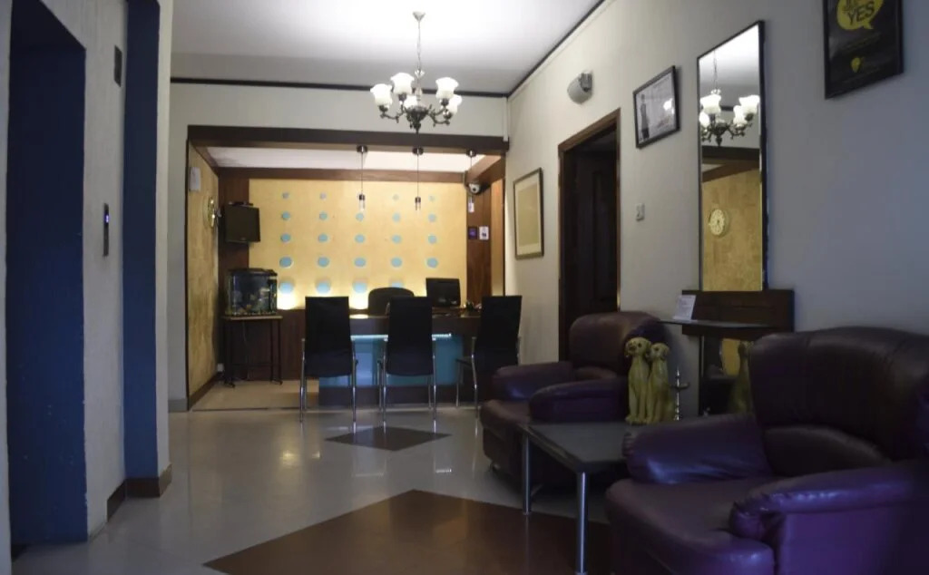 Mint Queensway Suites (Opp to Ulsoor Boat Club)