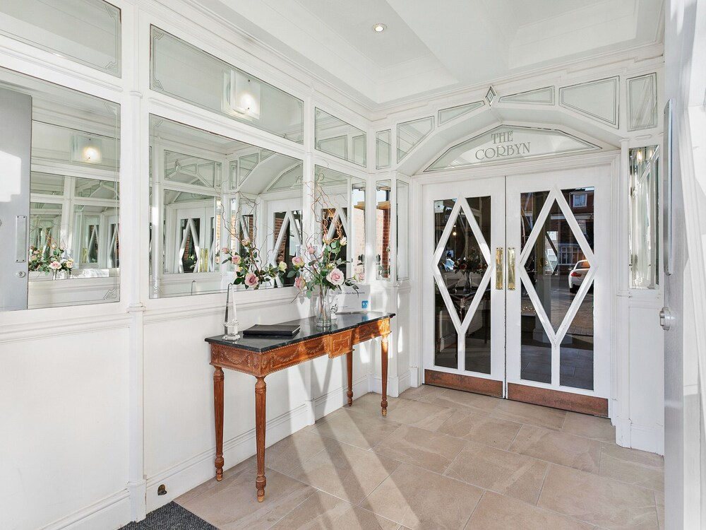 The Degas Sea View Suite