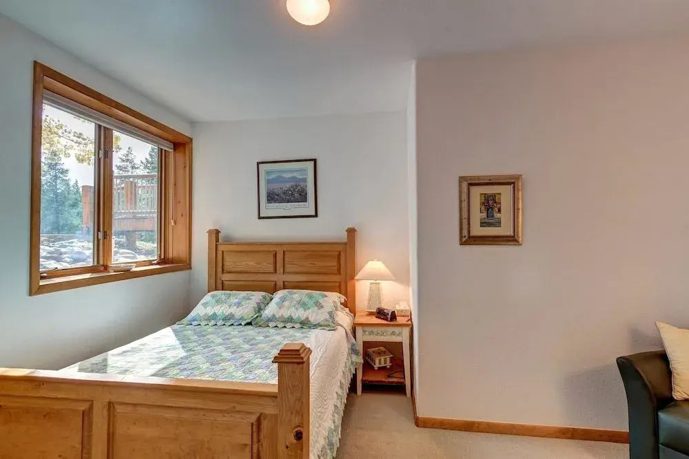 Ten Mile Lodge