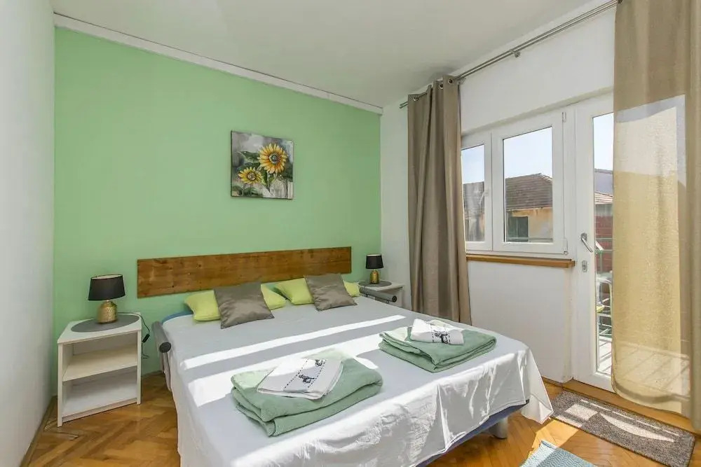 Apartments and Room Zinka