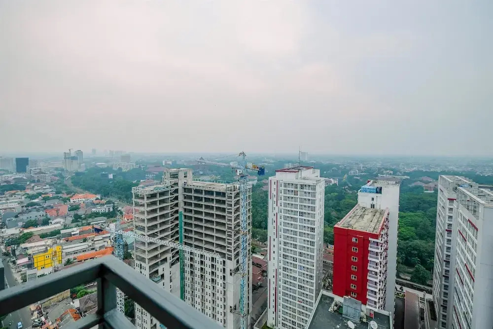 Fully Furnished With Modern Design Studio At Evenciio Apartment