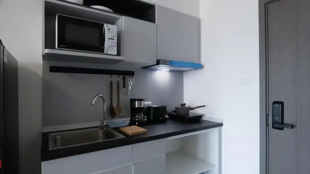 Brand New  1 Bedroom Seaview Condo - BWC