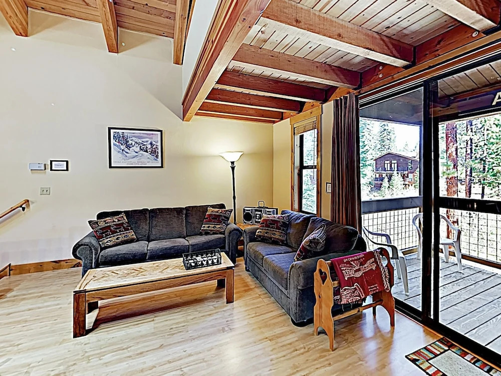 New Listing! Creekside Townhome Near Northstar Townhouse