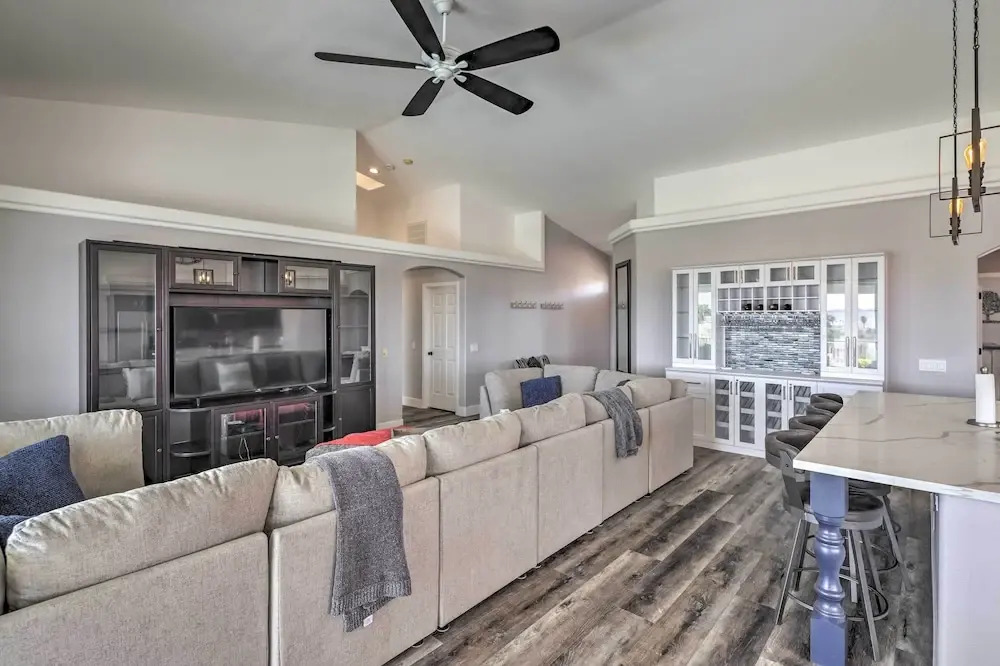 Sunny Snowbird's Retreat w/ Lake Havasu Views!