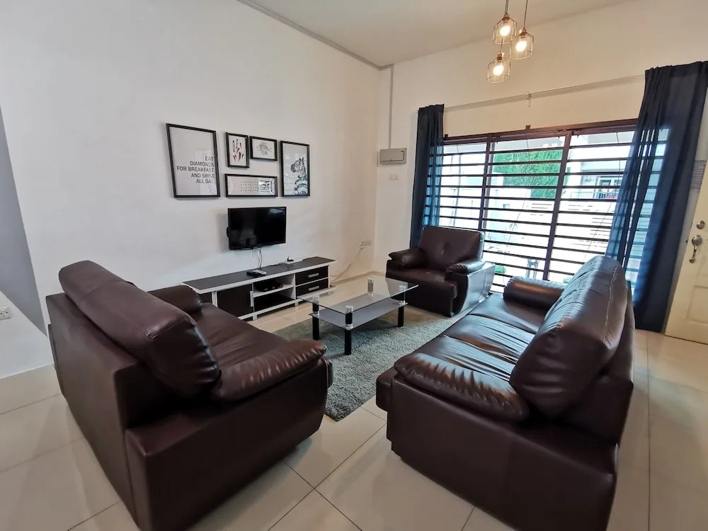The Woodz Homestay - 2 Storey House