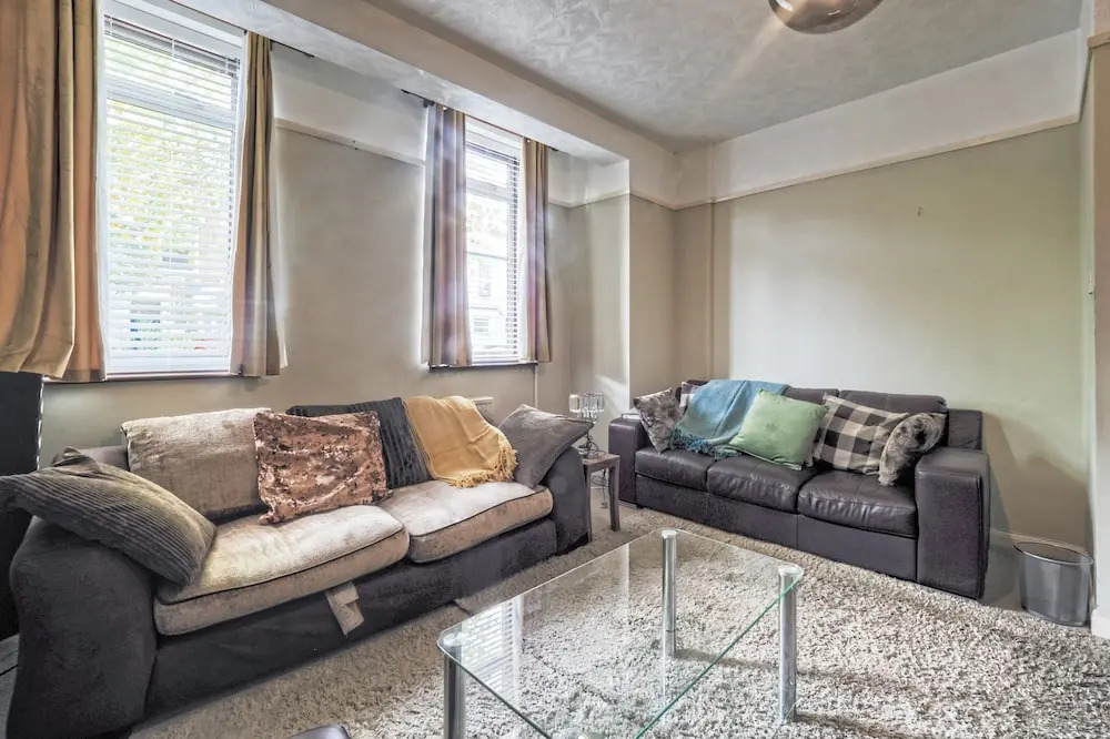 Stunning Riverside 1-bed Apartment in North London