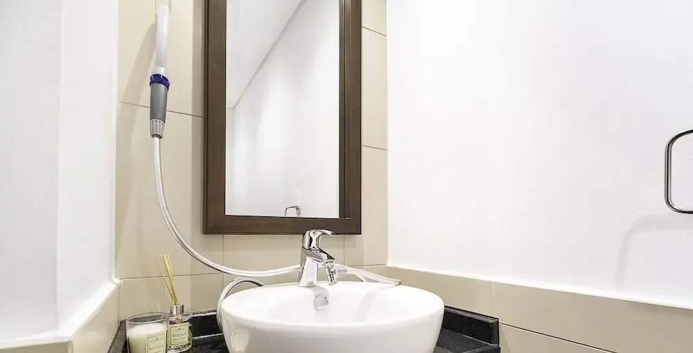 LUX  The West Wharf Canal View Suite