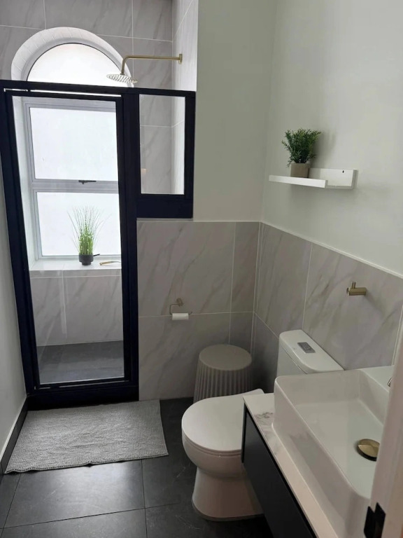 106 The Valour Modern Suite