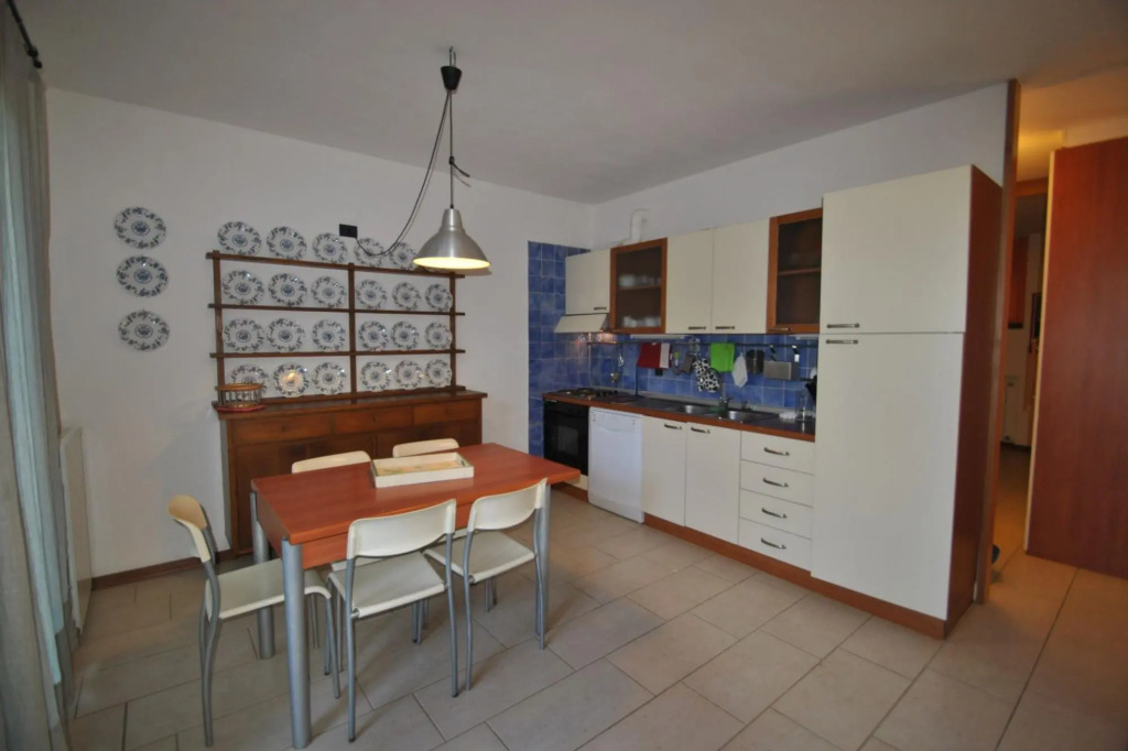 In vacation residence , 40 mt from the sea,apartment for 4-6 people, on the ground floor with a priv-Villa Marina - INT. 1 trilo Scirocco