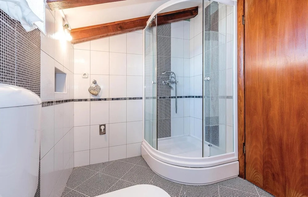 Awesome Home In Lozovac