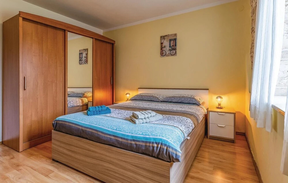 2 Bedroom Stunning Apartment In Fazana