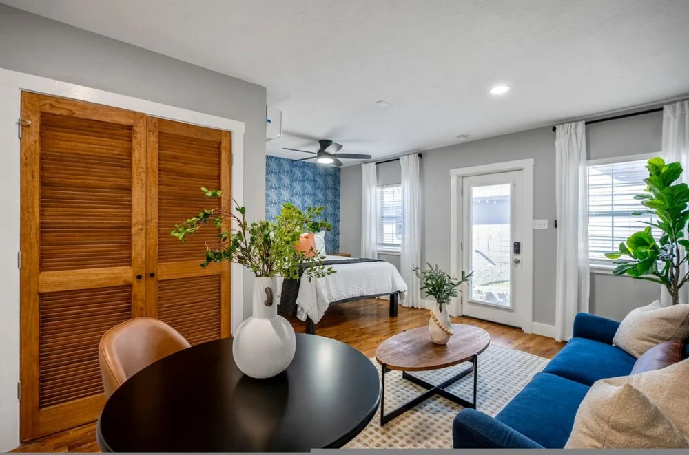 Urban Studio Retreat Near Downtown Houston