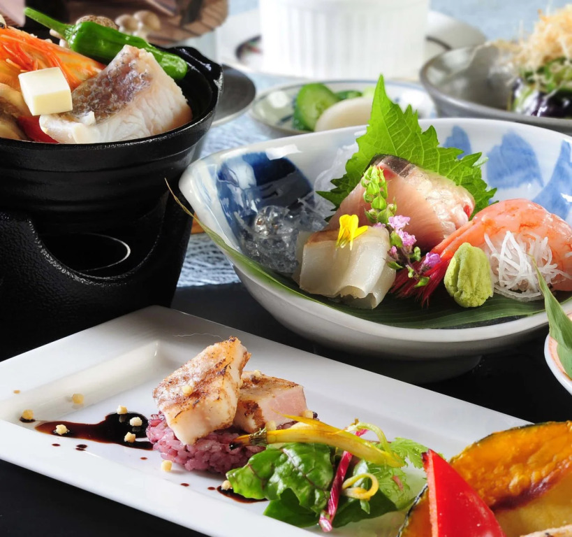 Hotel Hoho "A hotel overlooking the Echigo Plain and the Yahiko mountain range" formerly Hotel Oohashi Yakata-no-Yu