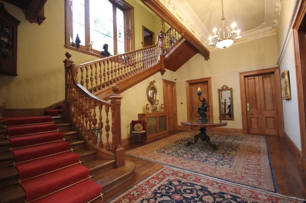 Eden Mansion