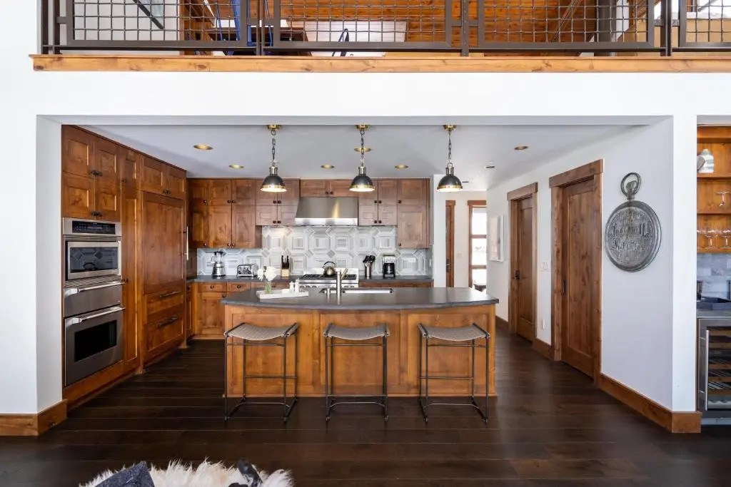 Luxury 4BD True Ski-In/Ski-Out Mid-Mountain Residence - Trailside Northstar