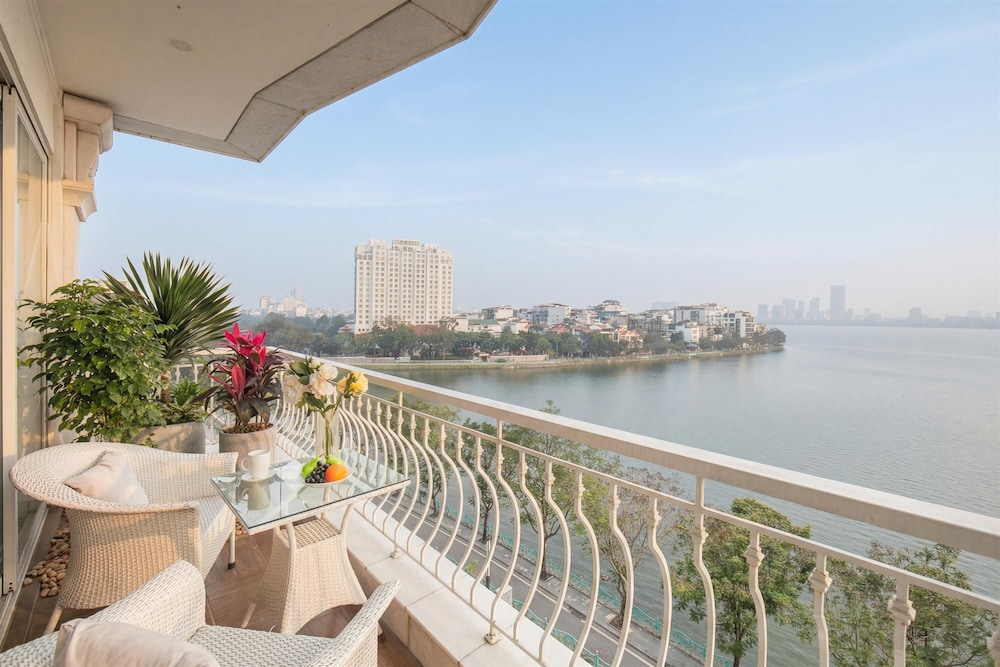 Westlake Pearl Suites 2 - Pegasy Group
