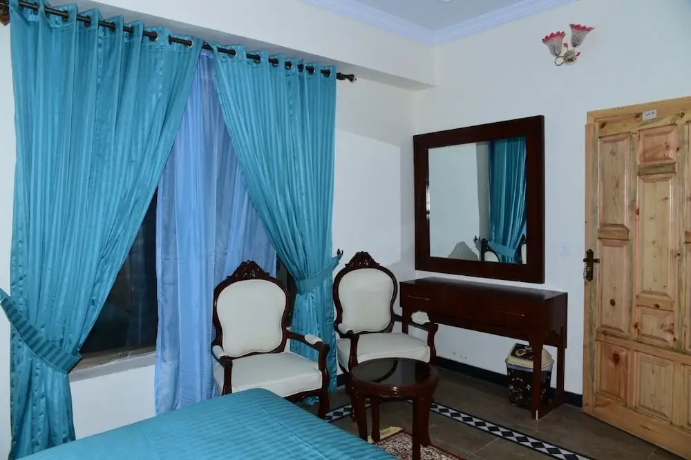 canari hotel kashmir view