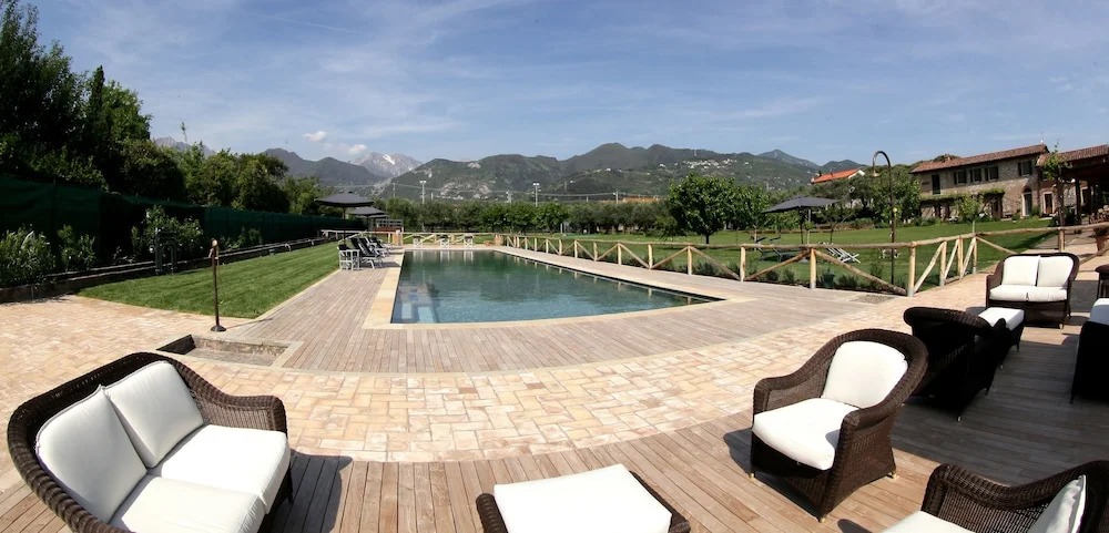 Olimagio Farm Stay with animals and 25m pool, beach at cycling distance