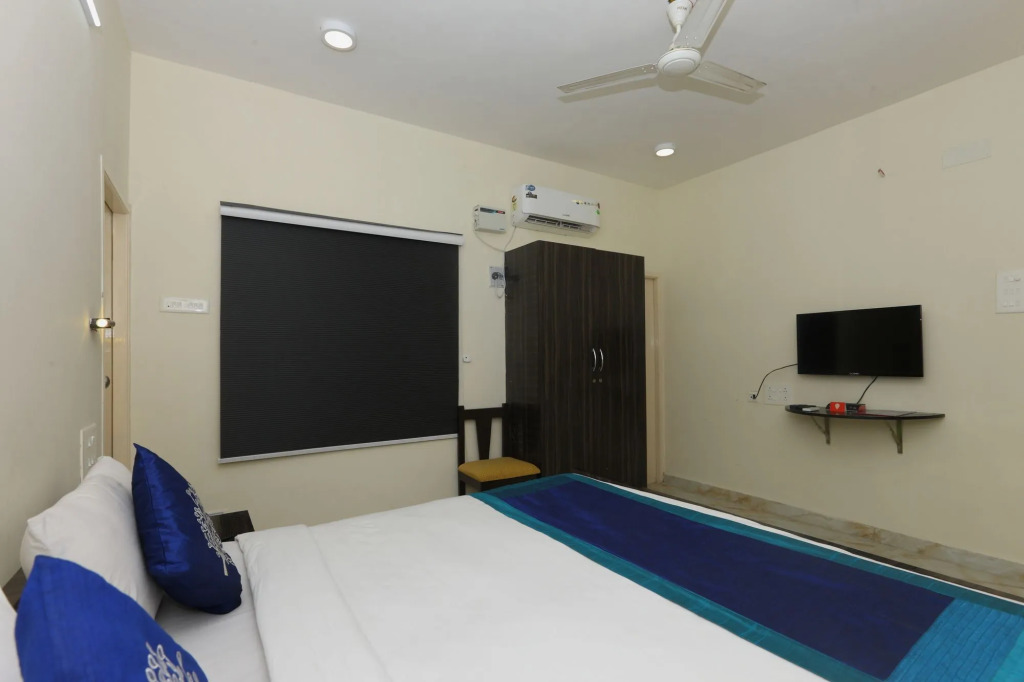 The ECR Grand Residency by OYO Rooms