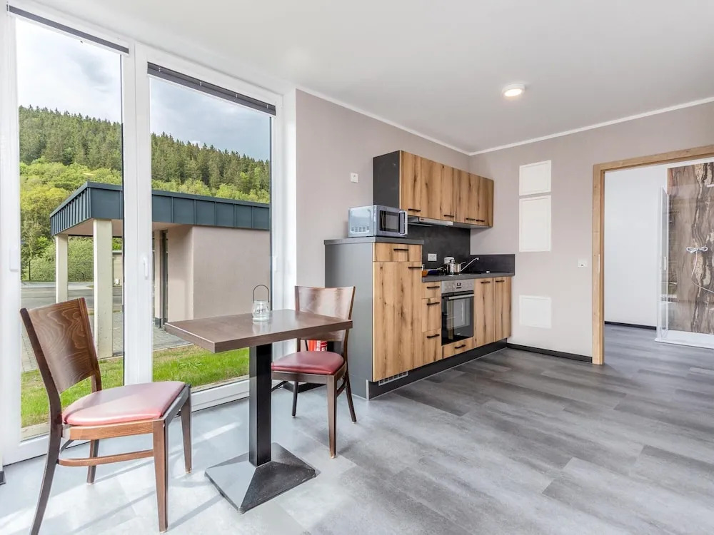 Beautiful Bungalow Near the Lake Beach