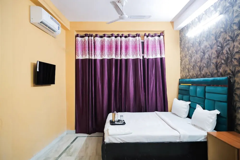 Roomshala 155 Hotel JPC