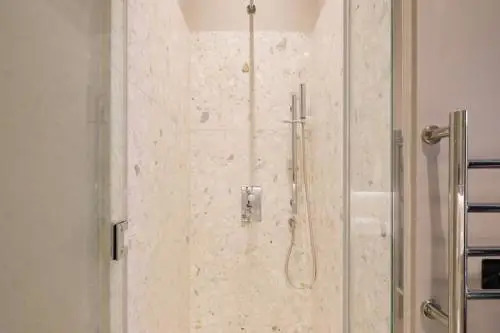 Chill Oxford Street 2Br - Netflix & Natural Light