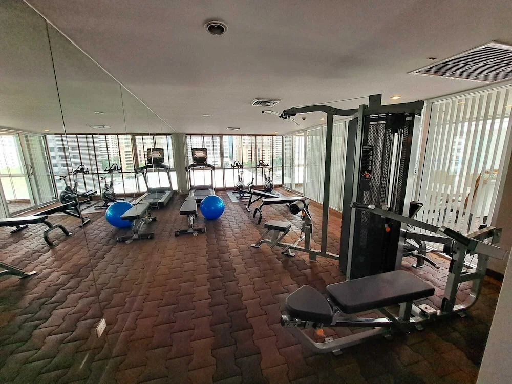 2D - 3 Bedroom Downtown Apartment With Shared Pool