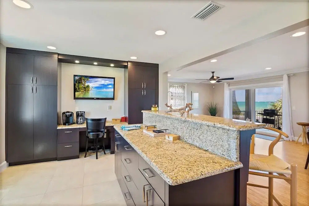 Beach House Mansion- Private Beach Walk Over