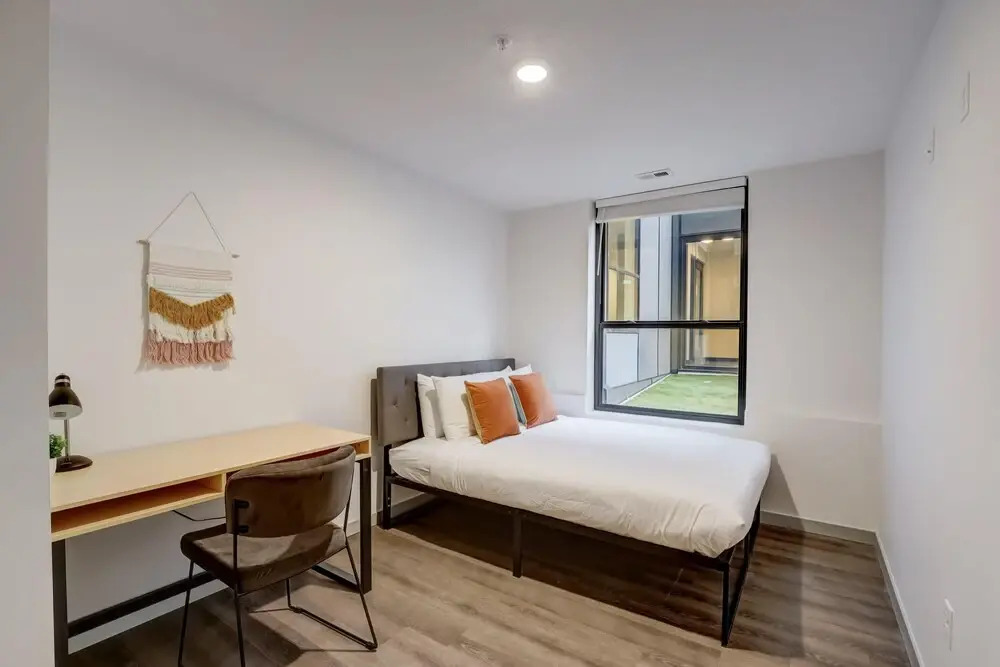 FRONTDESK LivRed Campus Apts Haymarket Square Lincoln