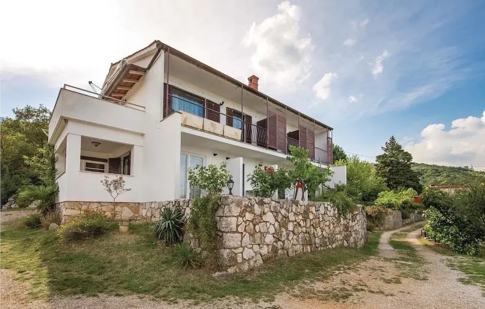 Stunning Home in Brsec With Wifi and 2 Bedrooms